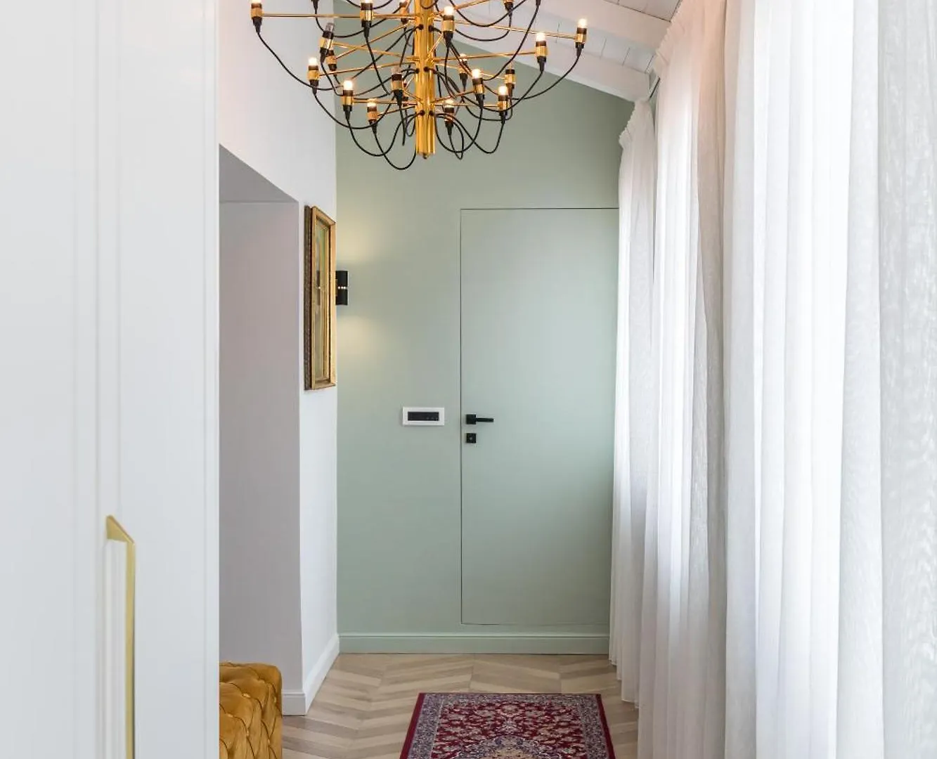 Eclectic Duplex With Sundeck Terrace Apartment Split
