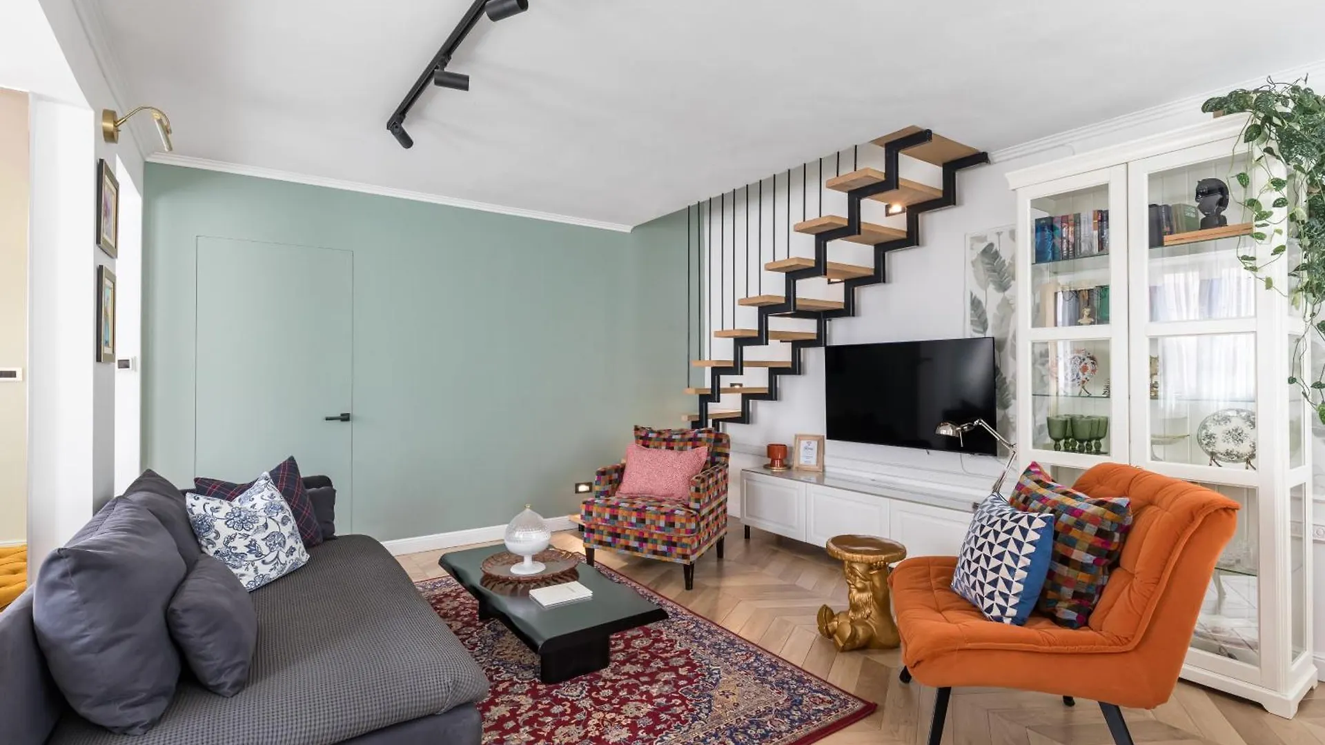 Eclectic Duplex With Sundeck Terrace Apartment Split
