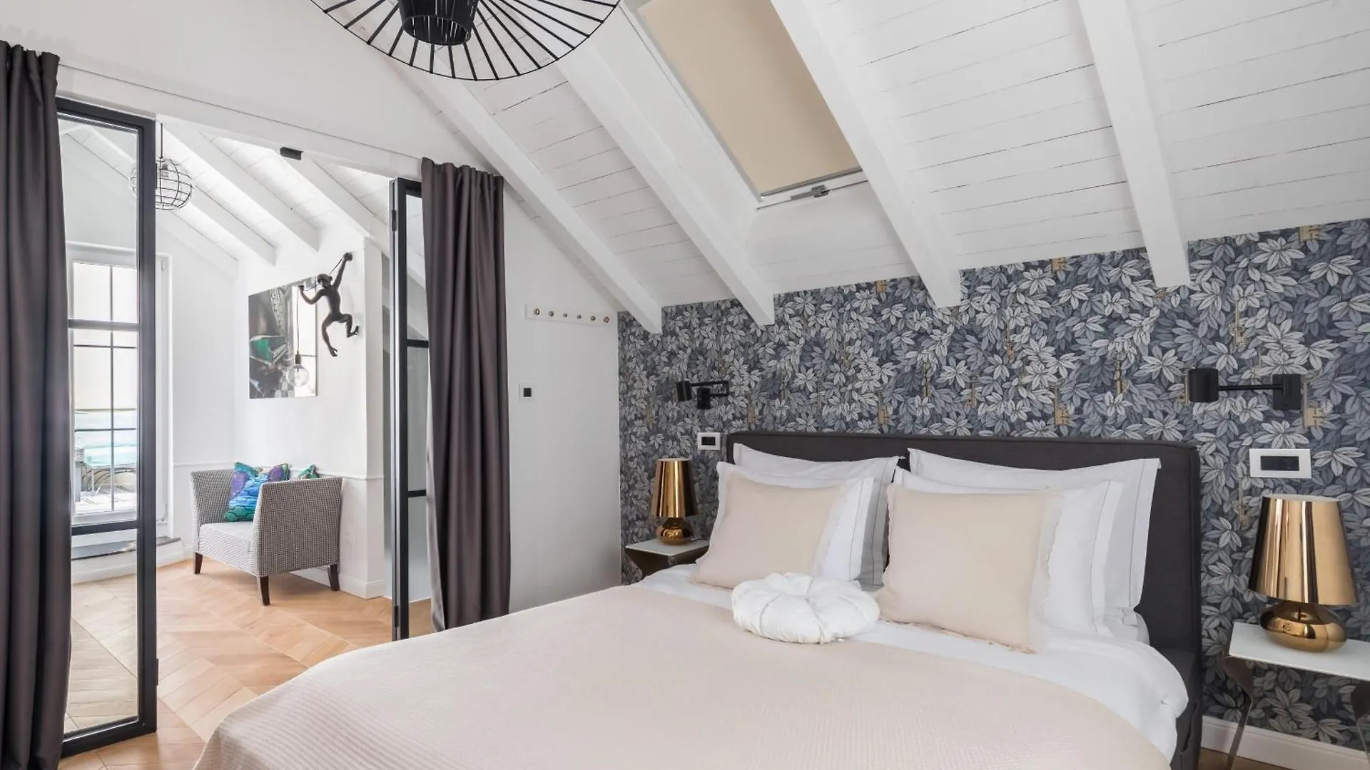 Eclectic Duplex With Sundeck Terrace Apartment Split